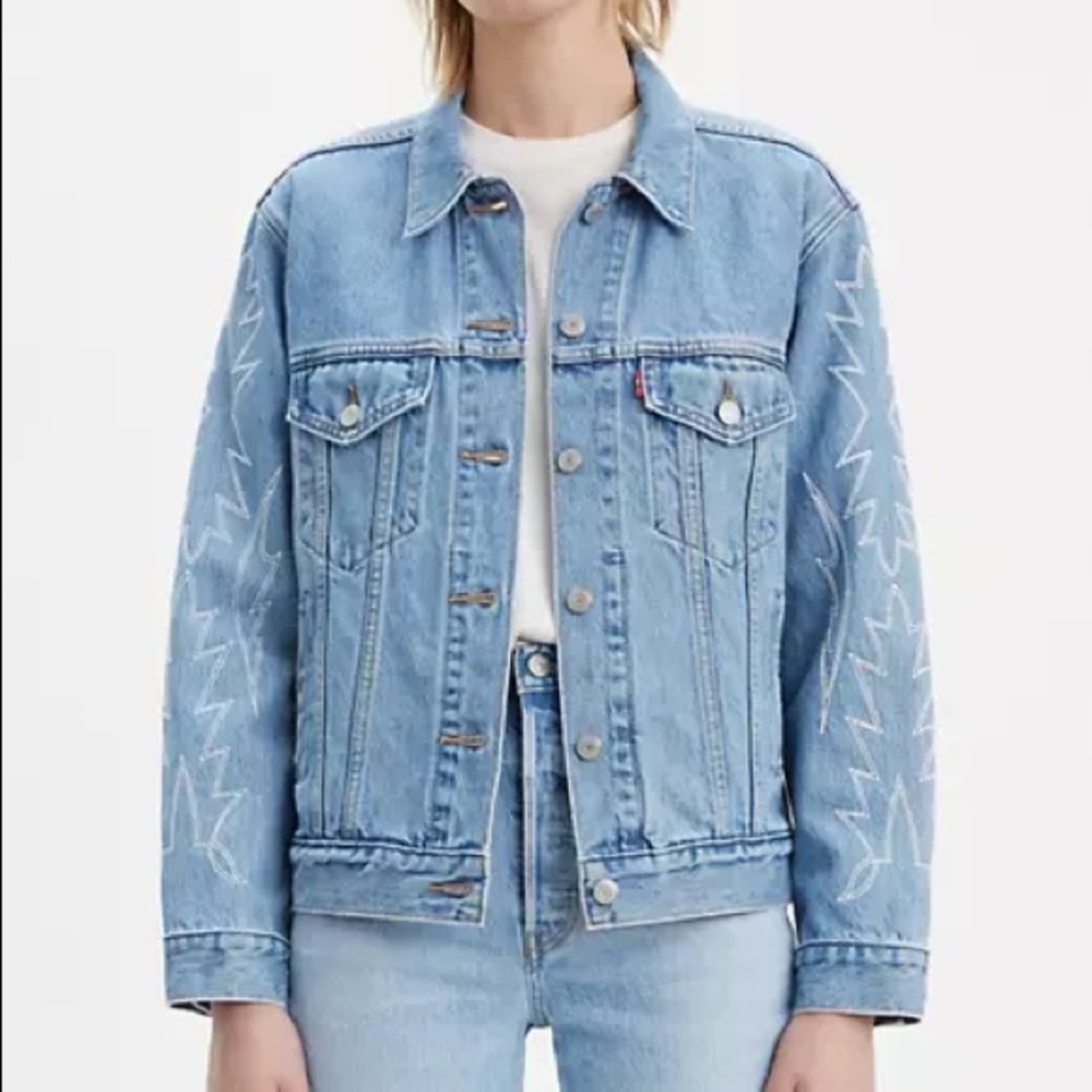 Levi’s premium denim EX-BOYFRIEND EMBROIDERED SLEEVE TRUCKER JACKET